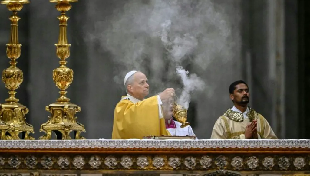 البابا لاوون الرابع عشر يترأس أول قداس عشية عيد الميلاد منذ بدء حبريته