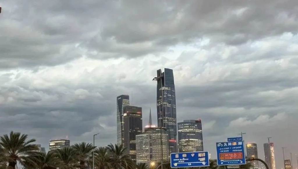 في الرياض... "إنذار أحمر" بهطول أمطار غزيرة (فيديو)