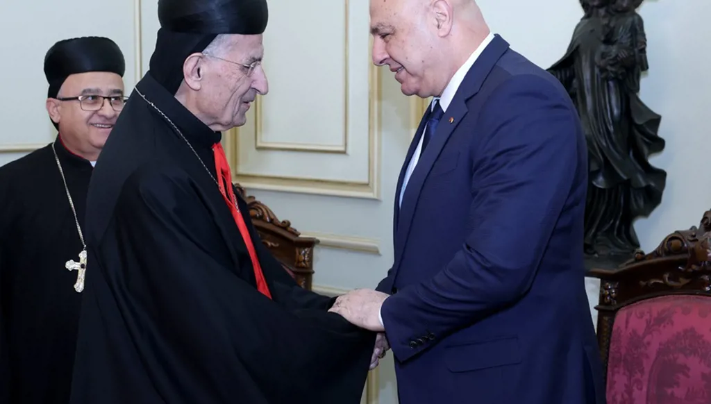 عون يشارك في قداس الميلاد في بكركي وخلوة مع الراعي: هناك جرح في الجنوب