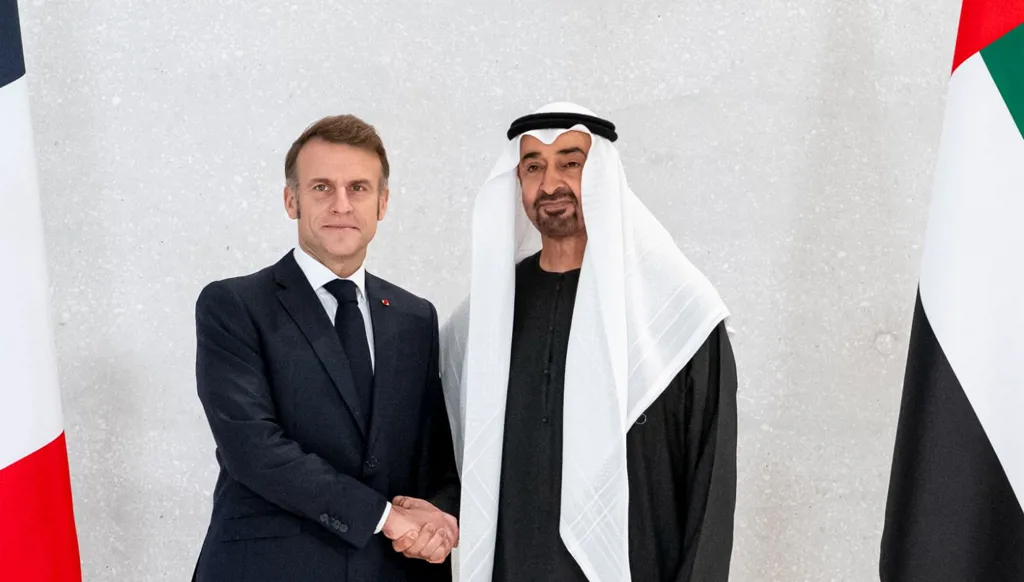 رئيس الإمارات يستقبل ماكرون ويبحثان العلاقات بين البلدين (صور)