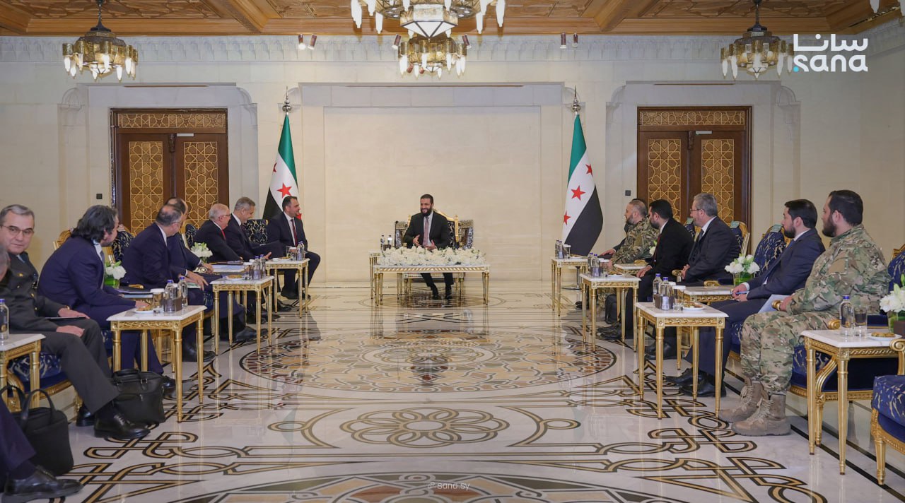 الرئيس السوري أحمد الشرع خلال استقباله الوفد التركي في دمشق (سانا)