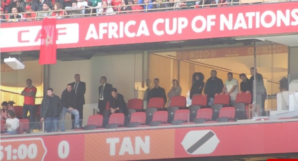 الأمير مولاي الحسن إلى جانب الأميرة لالة خديجة.