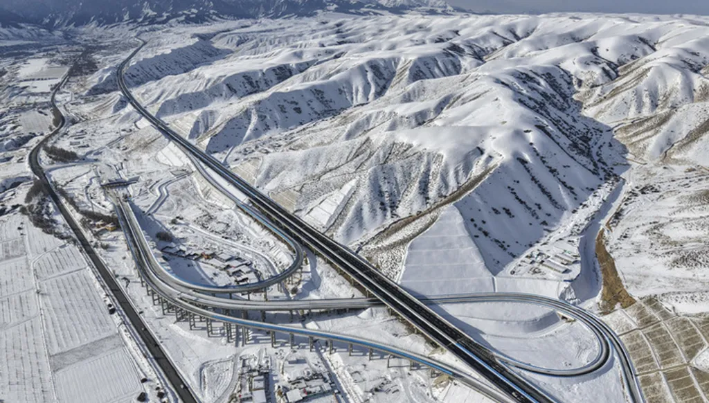 الصين... افتتاح أطول نفق لطريق سريع في العالم (صور وفيديو)