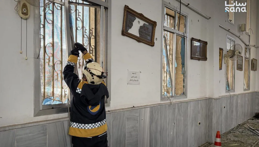 ماذا نعرف عن "سرايا أنصار السنة" التي تبنّت التفجير داخل مسجد في حمص؟