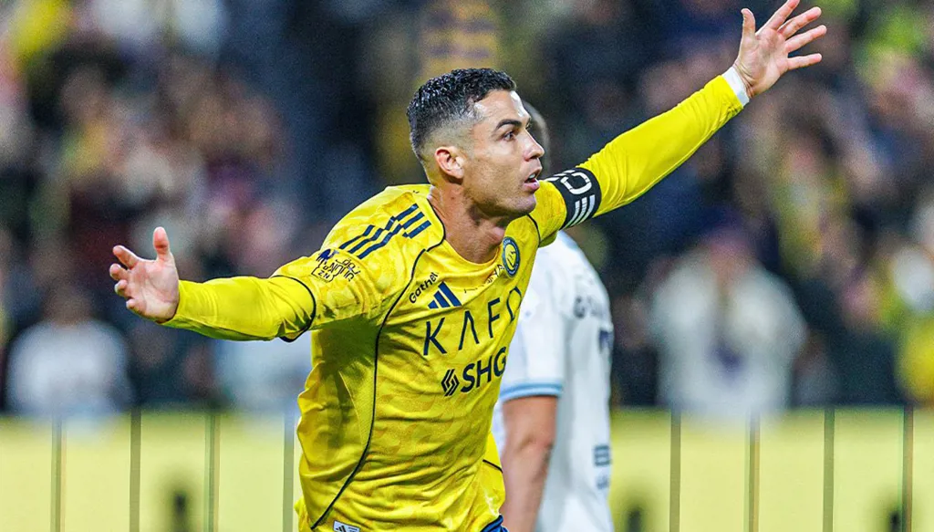 عودة خرافية لرونالدو... ثنائية في الشوط الأول بين النصر والأخدود (فيديو)