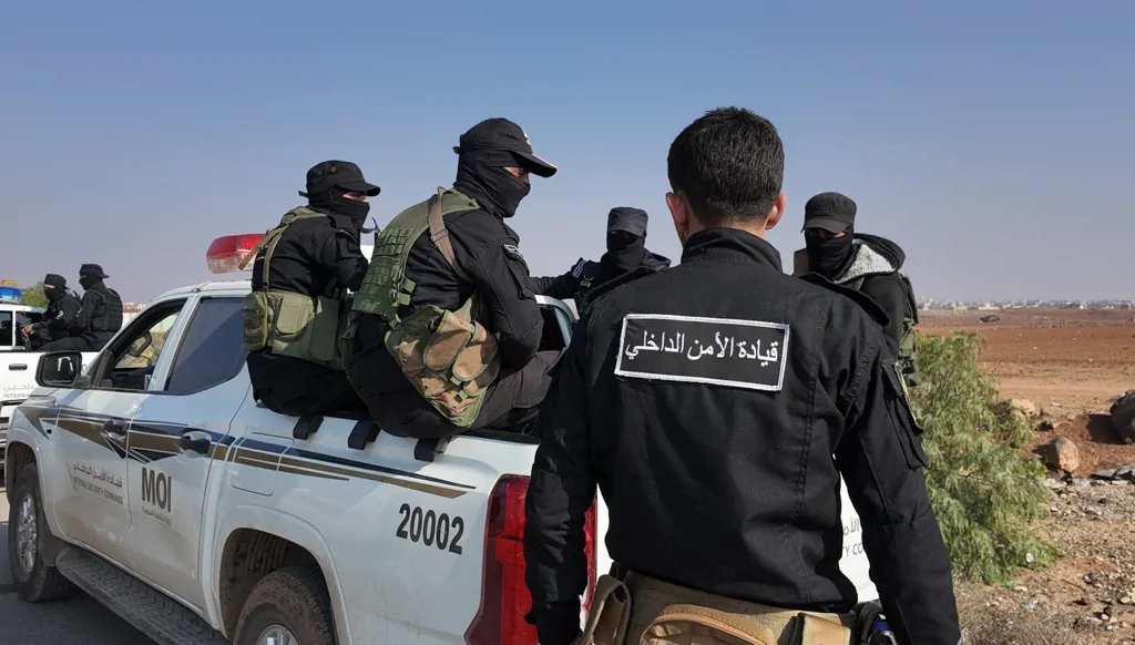 بالصور... اعتقال مطلوب متورط بانتهاكات خطيرة في سوريا