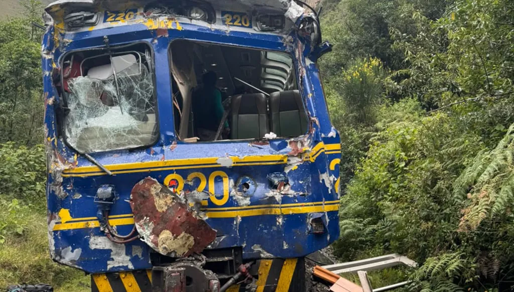 البيرو... مقتل شخص وإصابة 40 في حادث اصطدام قطارَين (فيديو)