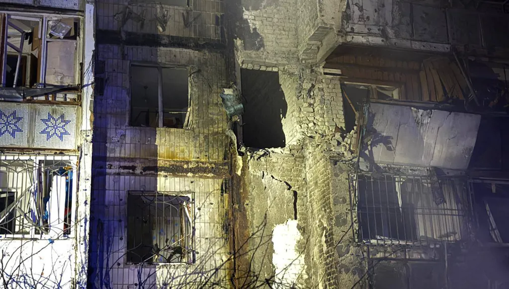 بالفيديو... إصابة أربعة أشخاص بضربات روسية على أوديسا