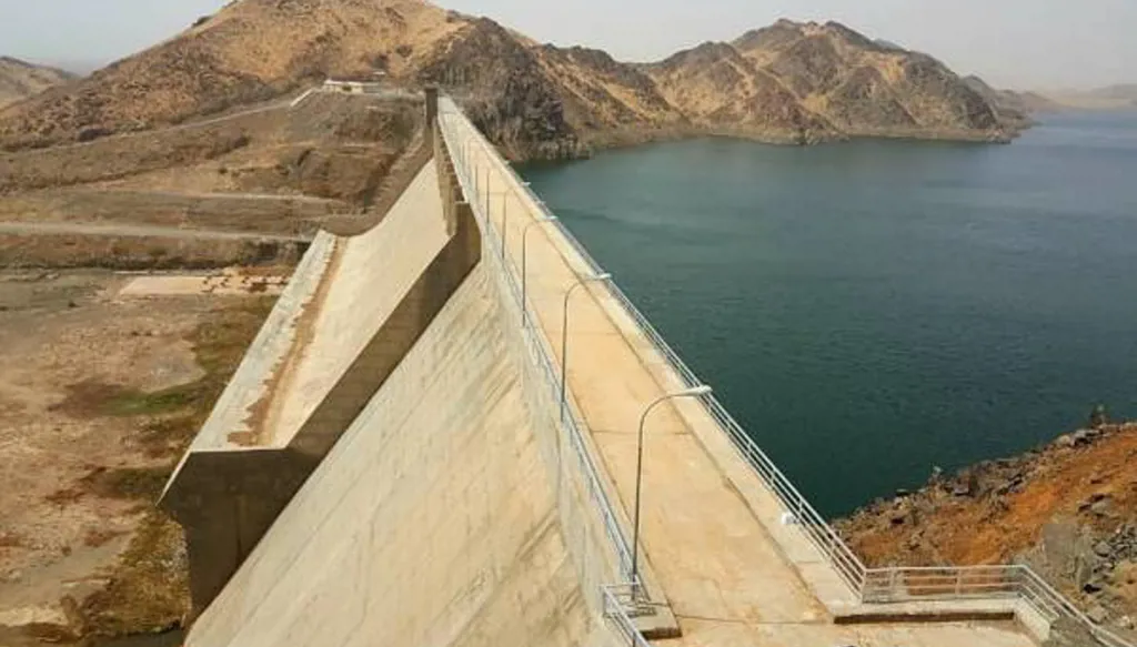 سقطت مع طفلها وشقيقتها من علوّ 20 متراً… وفاة الأم والطفل في العناية المشددة