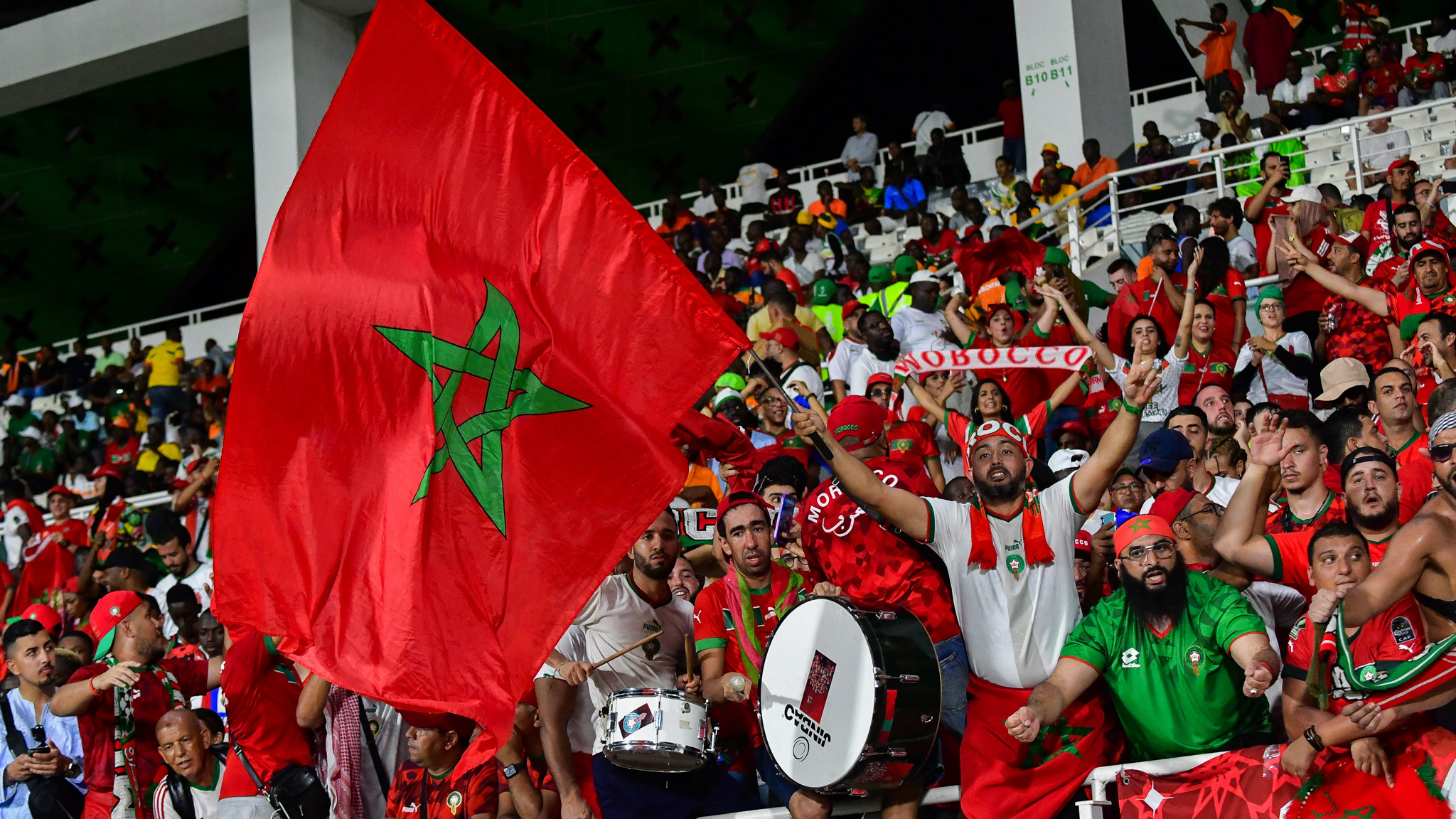 الجمهور المغربي في المدرجات. (وكالات)