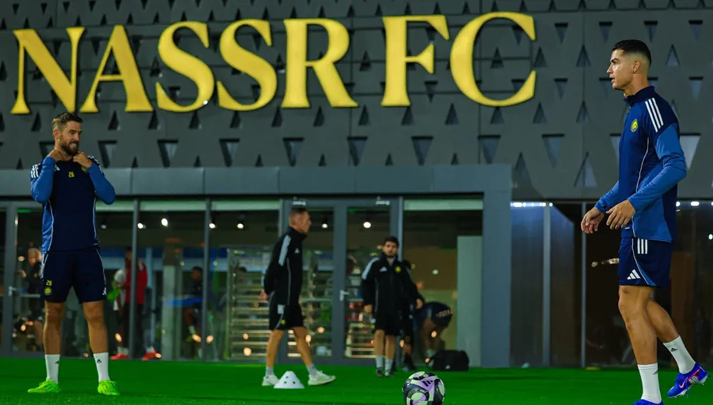 النصر يواجه القادسية في مواجهة صعبة ضمن دوري روشن السعودي... موعد المباراة والقنوات الناقلة