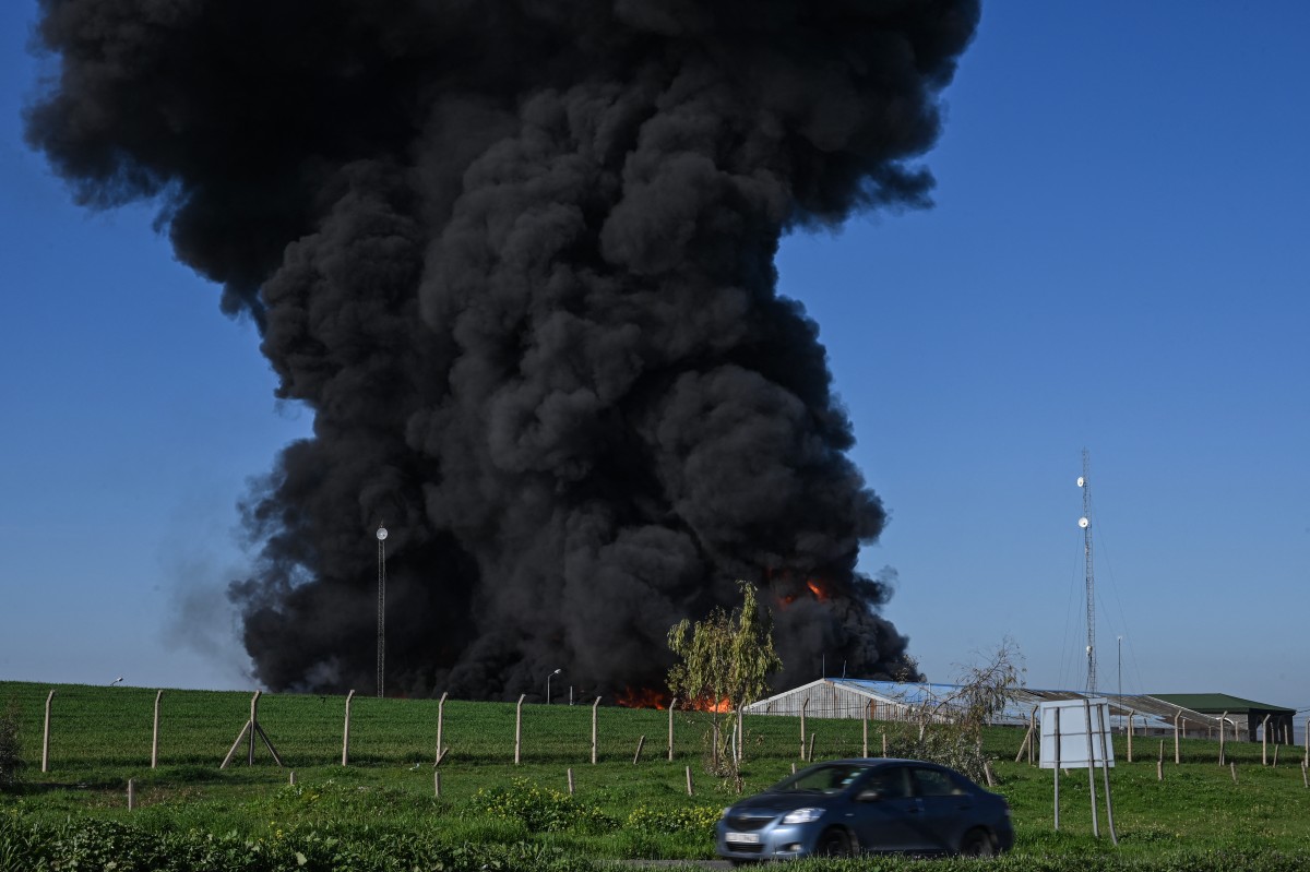 غارة جوية بطائرة مسيّرة على مستودع نفط في منطقة كاني قرجالة على مشارف أربيل، كردستان العراق، في 1 نيسان/أبريل 2026 (أ ف ب)
