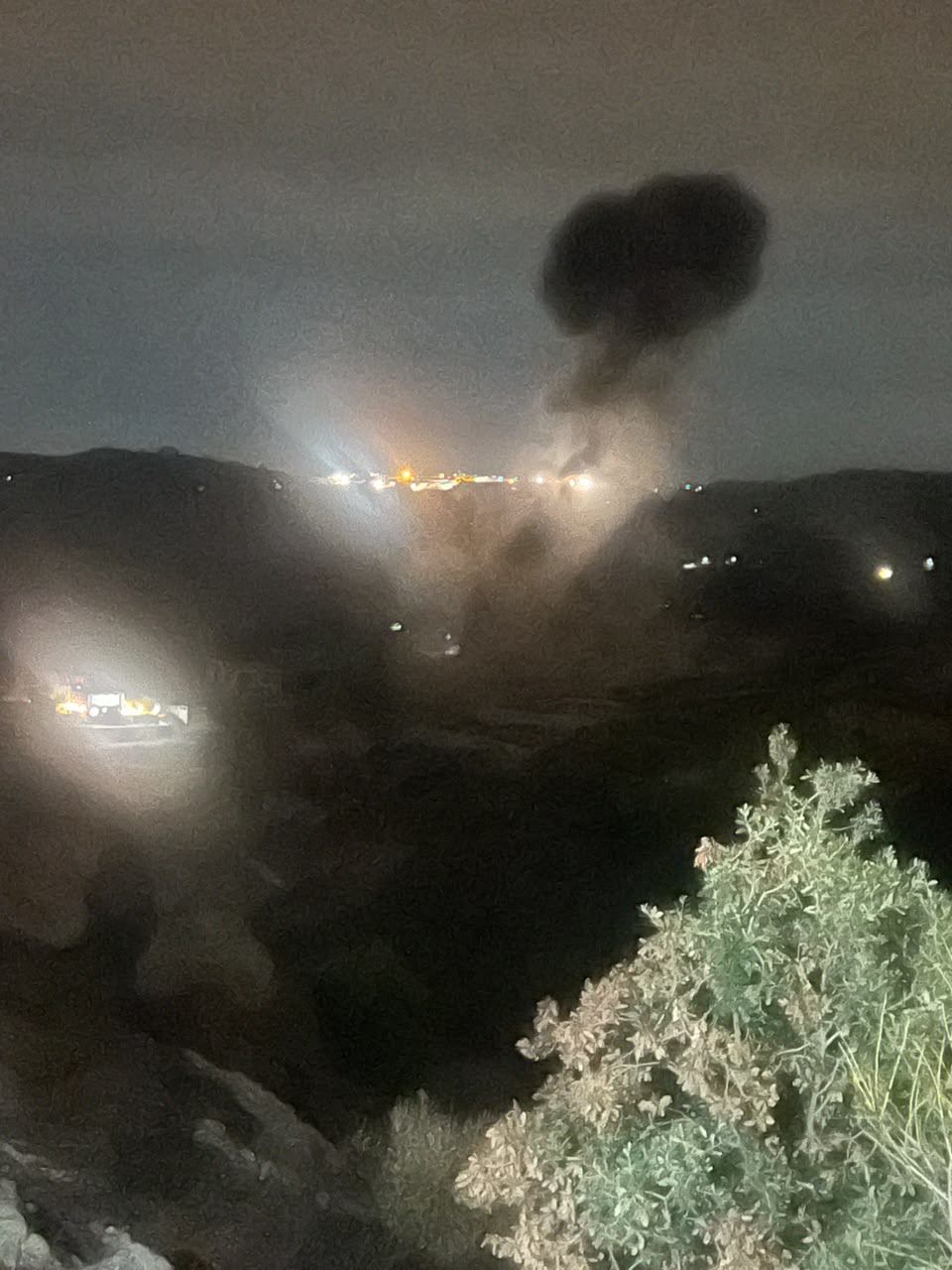 غارة إسرائيلية على أطراف بلدة ميس الجبل في قضاء مرجعيون (صورة متداولة)