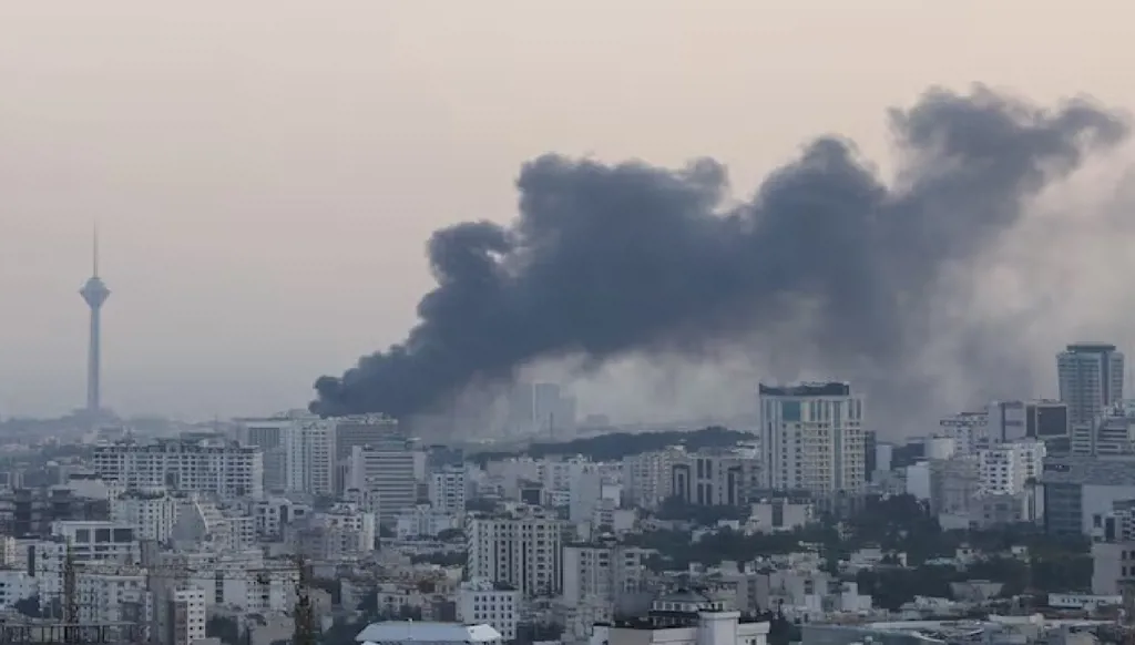 ترامب يتوعد إيران بضربات "أقوى بكثير" إذا ردت على القصف الأميركي