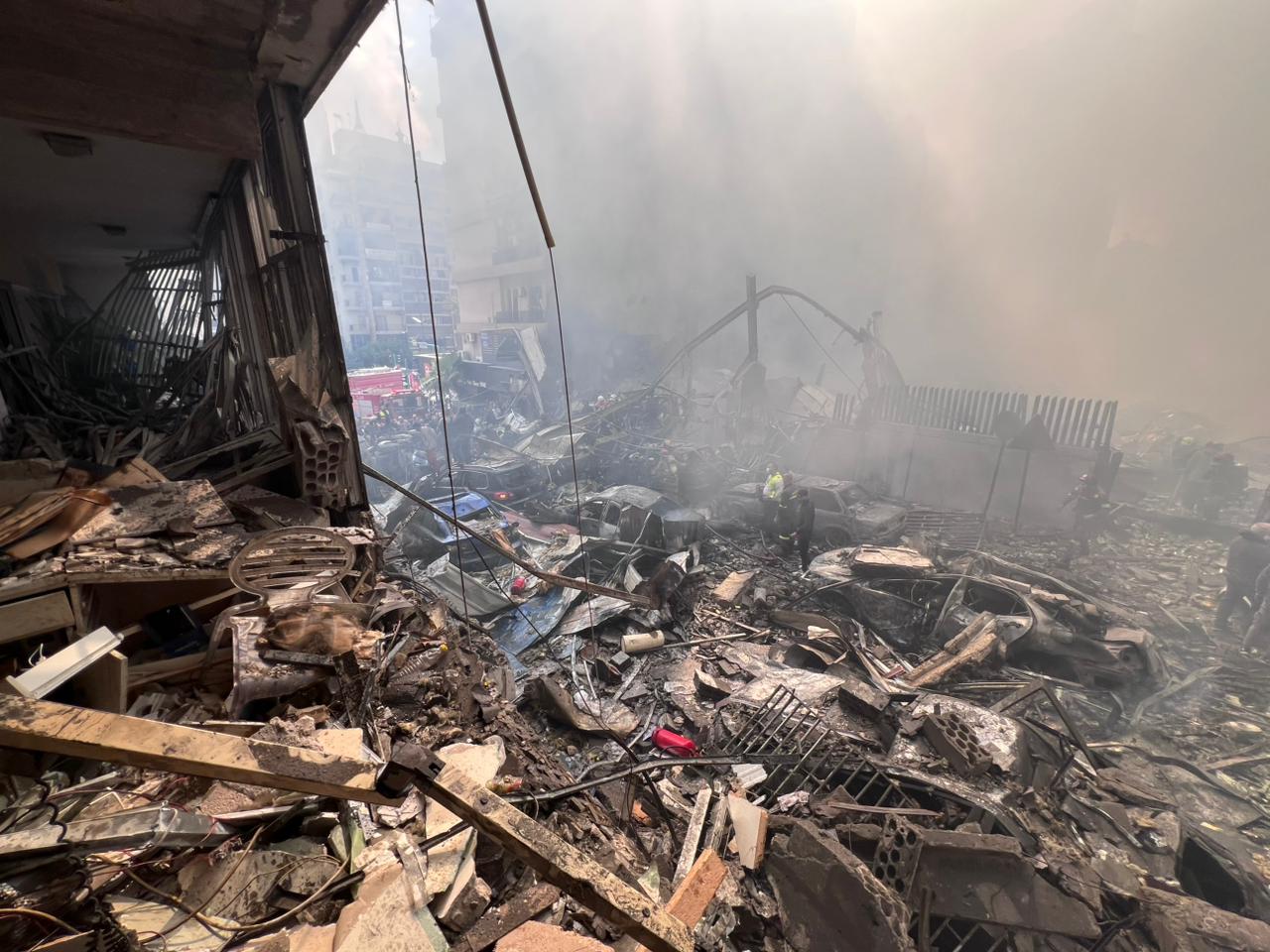 غارة إسرائيلي في محلة كورنيش المزرعة في بيروت اليوم الأربعاء في 8 نيسان/أبريل 2026 (نبيل إسماعيل)