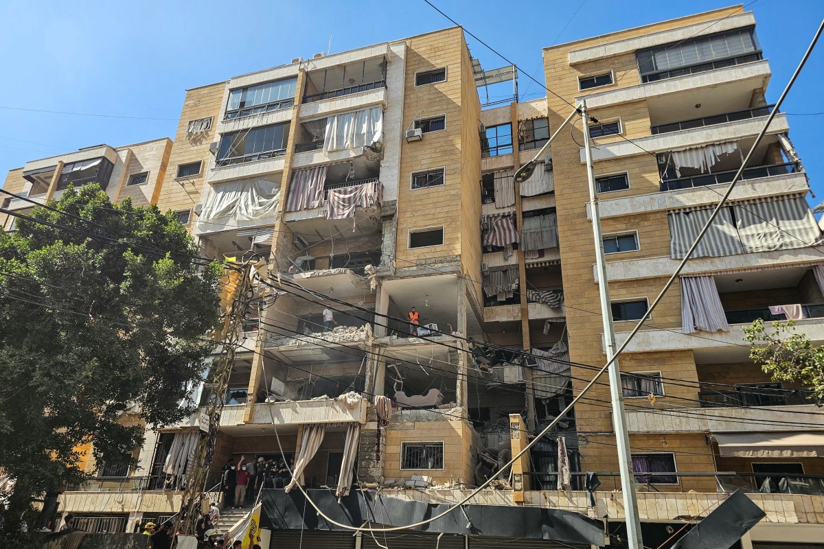 غارة إسرائيلية استهدفت مبنى سكنياً في الضاحية الجنوبية لبيروت أمس الأحد (أ ف ب)