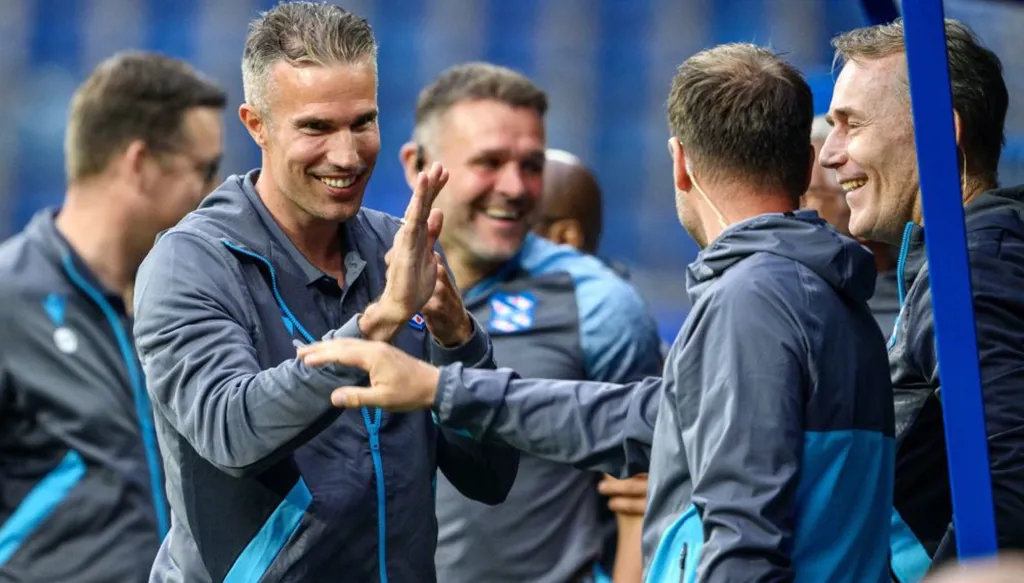 فان بيرسي يعود إلى فينوورد