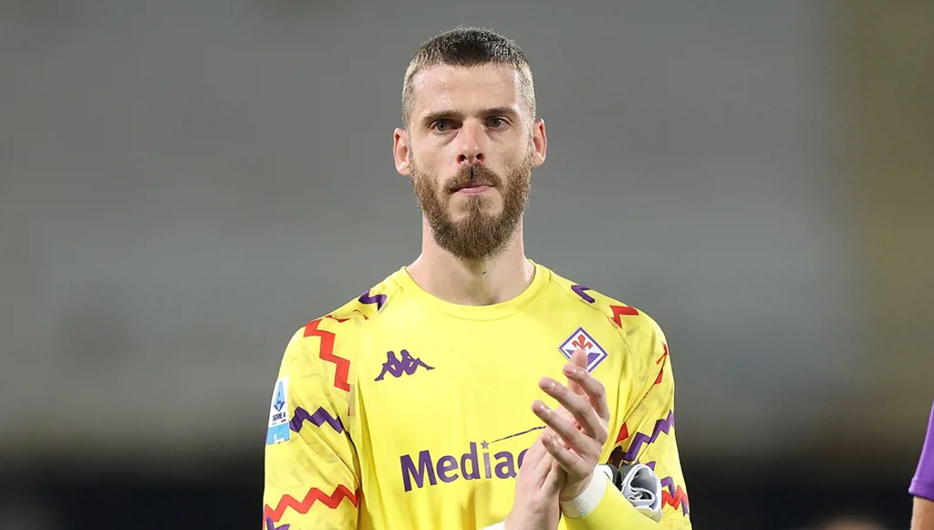 دي خيا يُعيد صياغة دفاع فيورنتينا