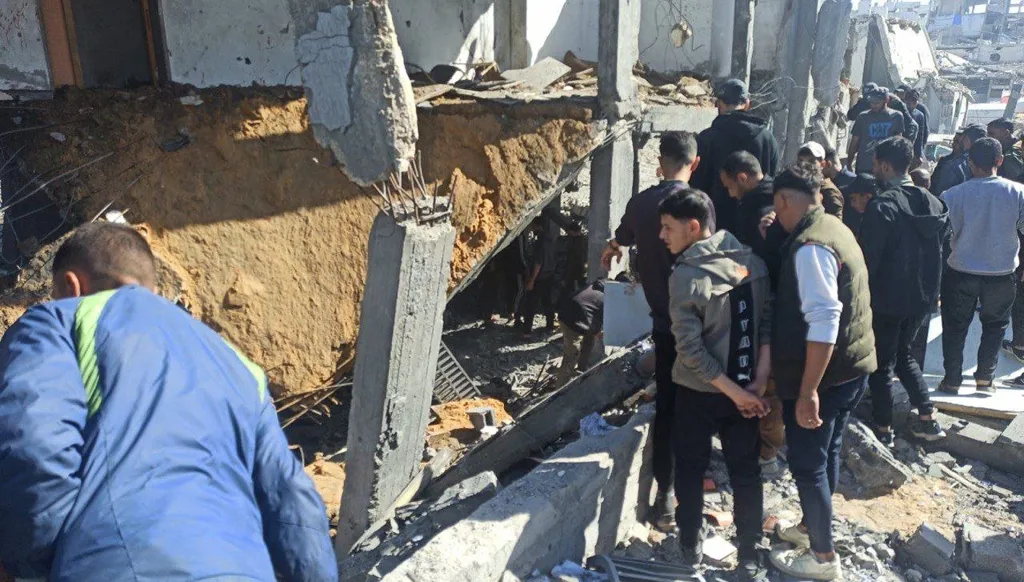 غارة إسرائيلية استهدفت مركز شرطة "الشيخ رضوان" في مدينة غزة (فيديو)