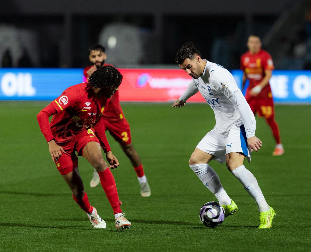 من مباراة الهلال والقادسية. (وكالات)