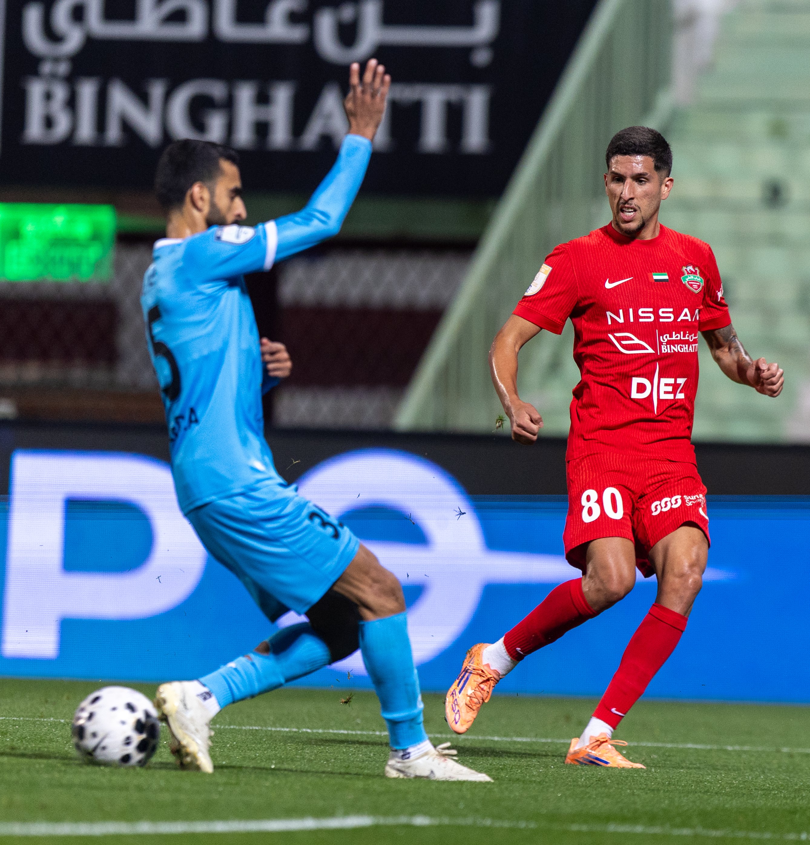 من لقاء شباب الأهلي ودبا. (وكالات)