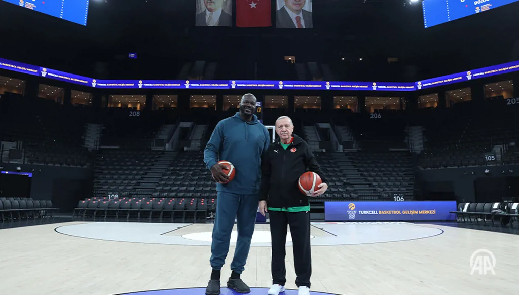 تحدي الرميات الحرّة بين أردوغان وشاكيل أونيل (فيديو وصور)