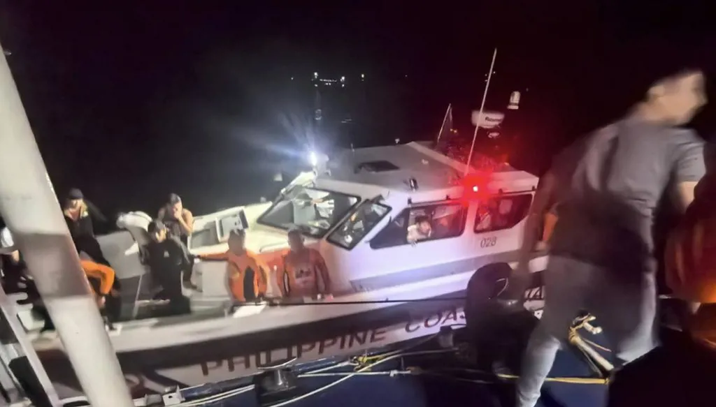 بالفيديو... 18 قتيلاً في غرق عبّارة بالفيليبين