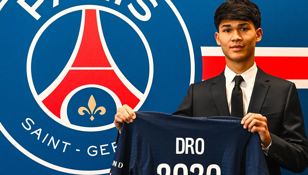 باريس سان جيرمان يضم موهبة برشلونة... من هو درو فرنانديز؟