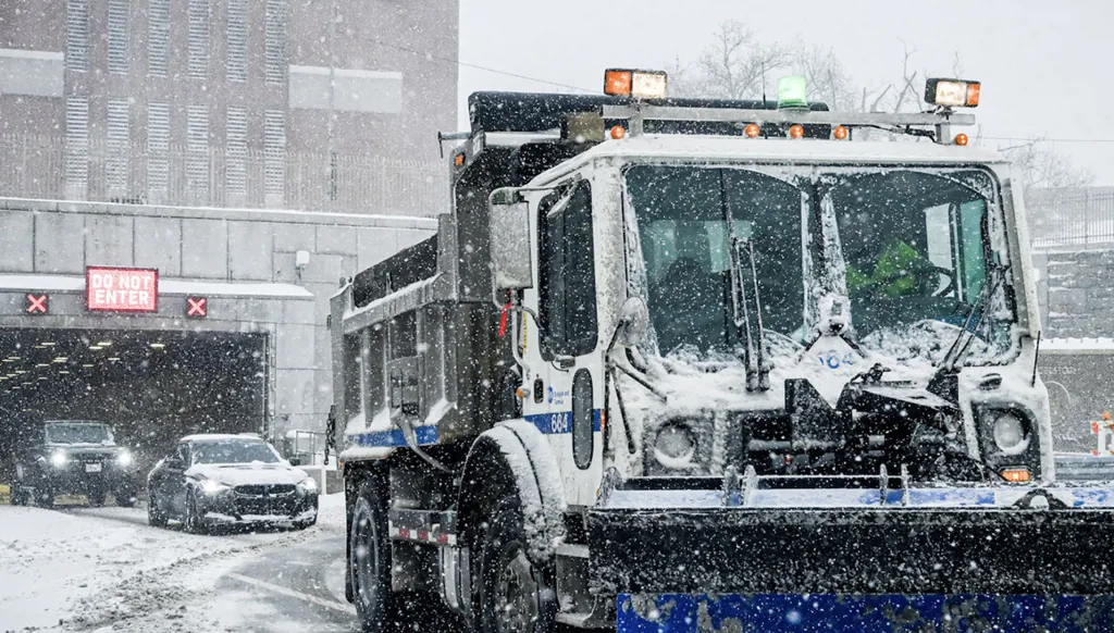 بالفيديو... "قُنبلة إعصارية" تُهدّد نيويورك!