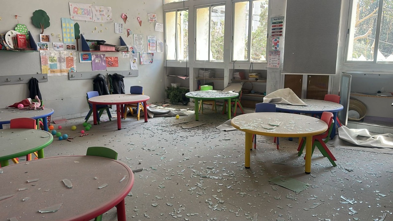 صورة تظهِر حجم الدمار في إحدى مدارس لبنان