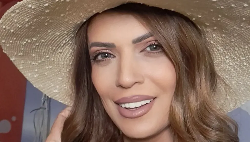 5 خطوات لمكياج صيفي ثابت مع خبيرة التجميل تيما أبو داوود (صور وفيديو)