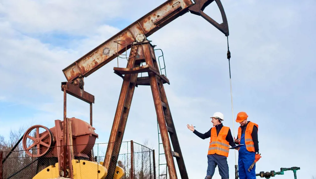 الطاقة الدولية: الإمدادات تبدو جيدة في سوق النفط العالمية في 2025