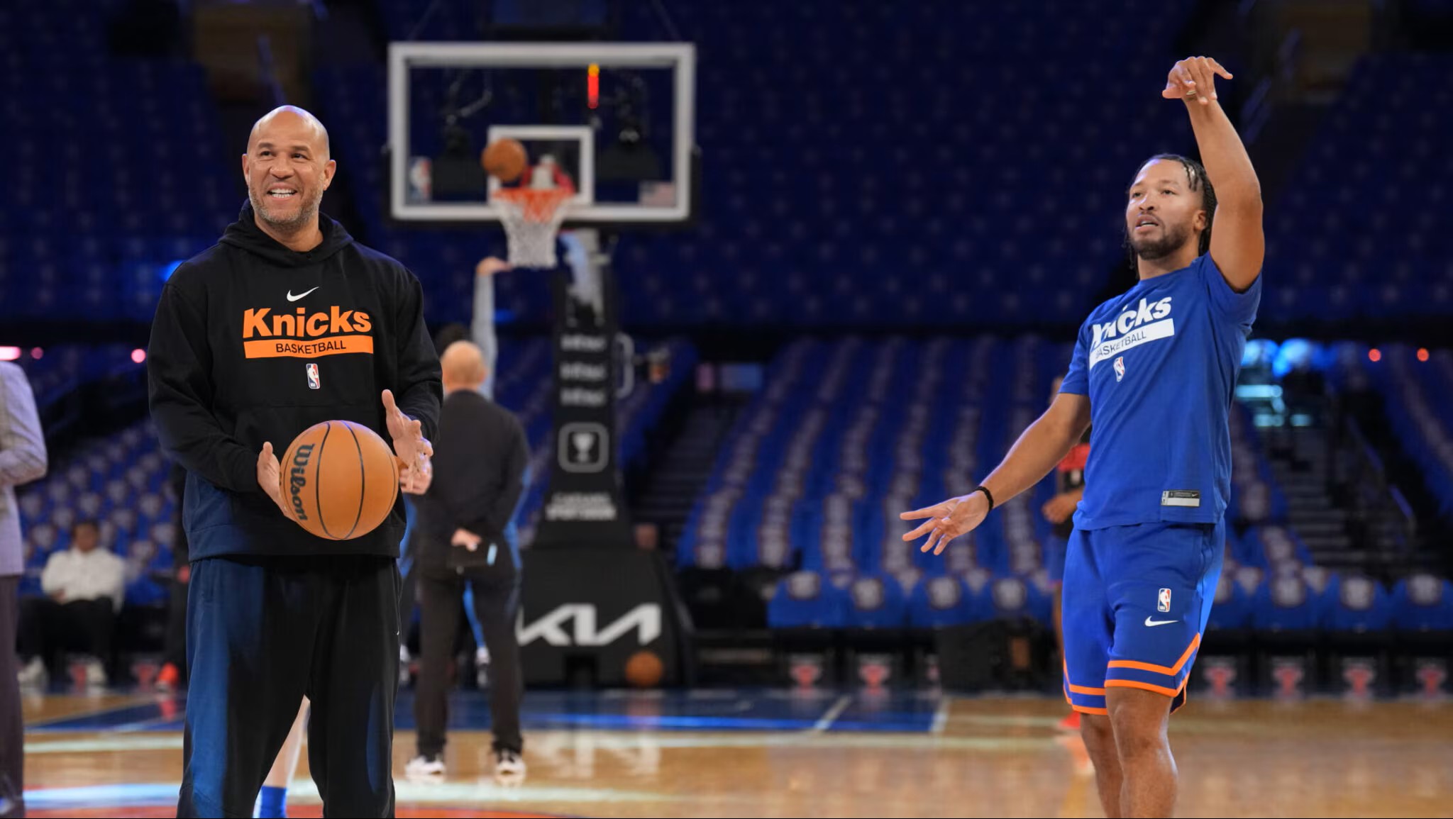 جيلين برونسون وريك برونسون. (موقع NBA)