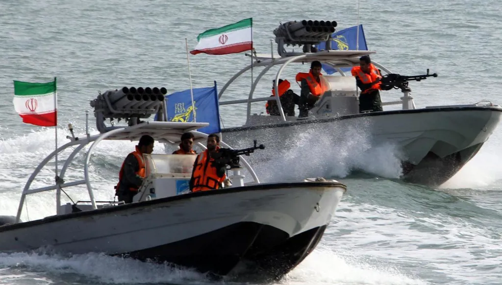 تداعيات إغلاق مضيق هرمز ... هل يمكن العالم إبقاءه مفتوحاً بلا عملية برية؟