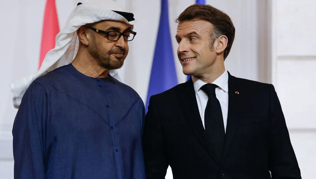 ماكرون إلى الخليج... كيف يحمي حلفاءه وينأى بنفسه عن الحرب؟
