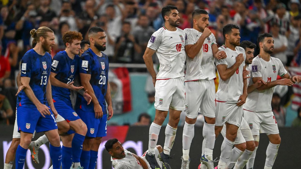 من مباراة كأس العالم 2022 بين إيران والولايات المتحدة.