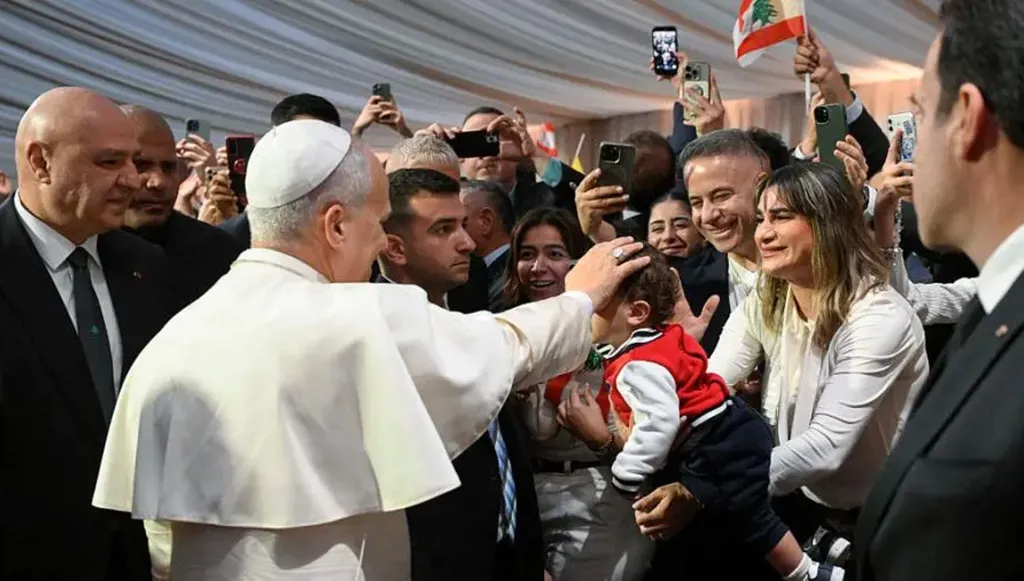 غياب فنانين عن زيارة البابا