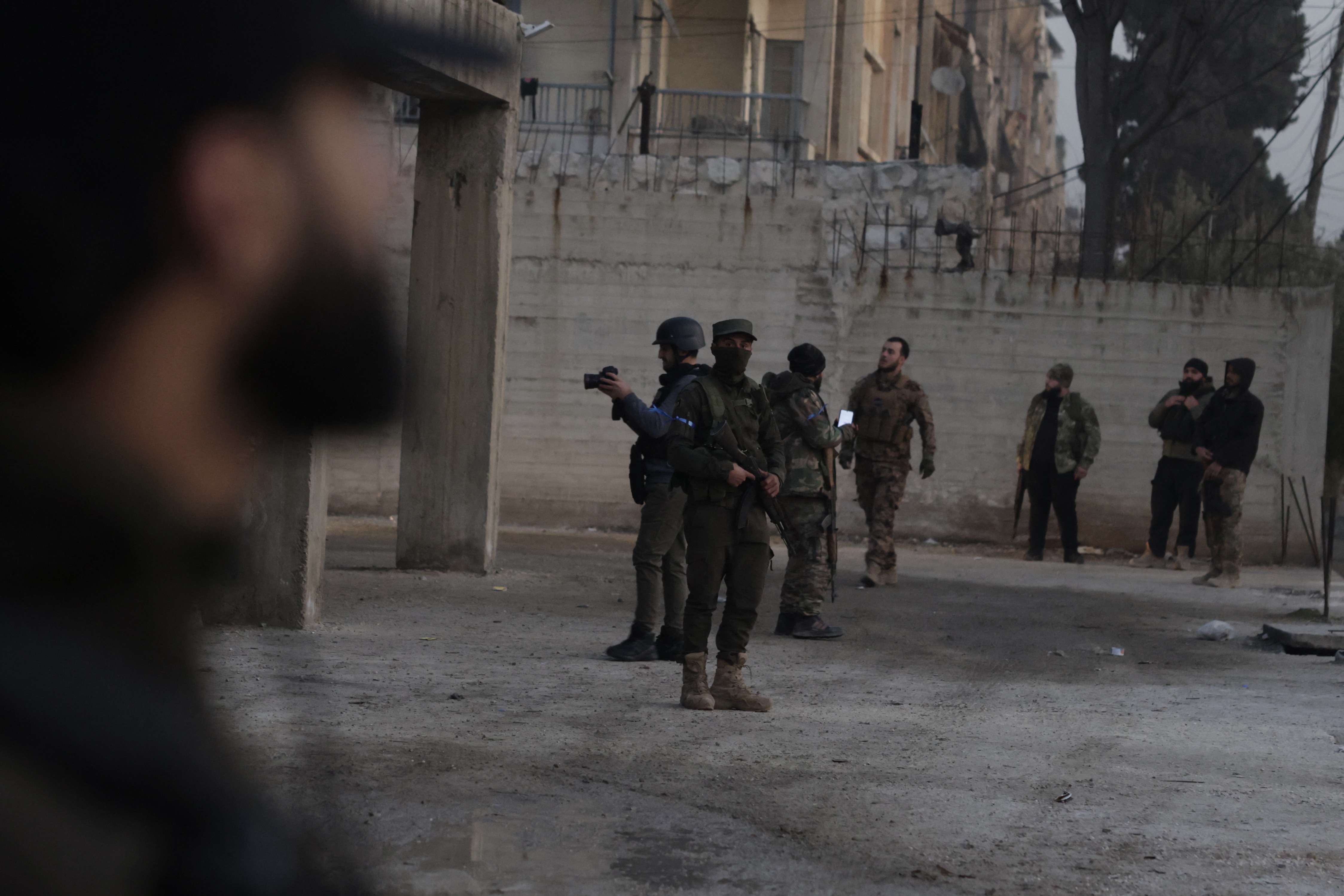 عناصر من الجيش السوري في حلب (إكس)