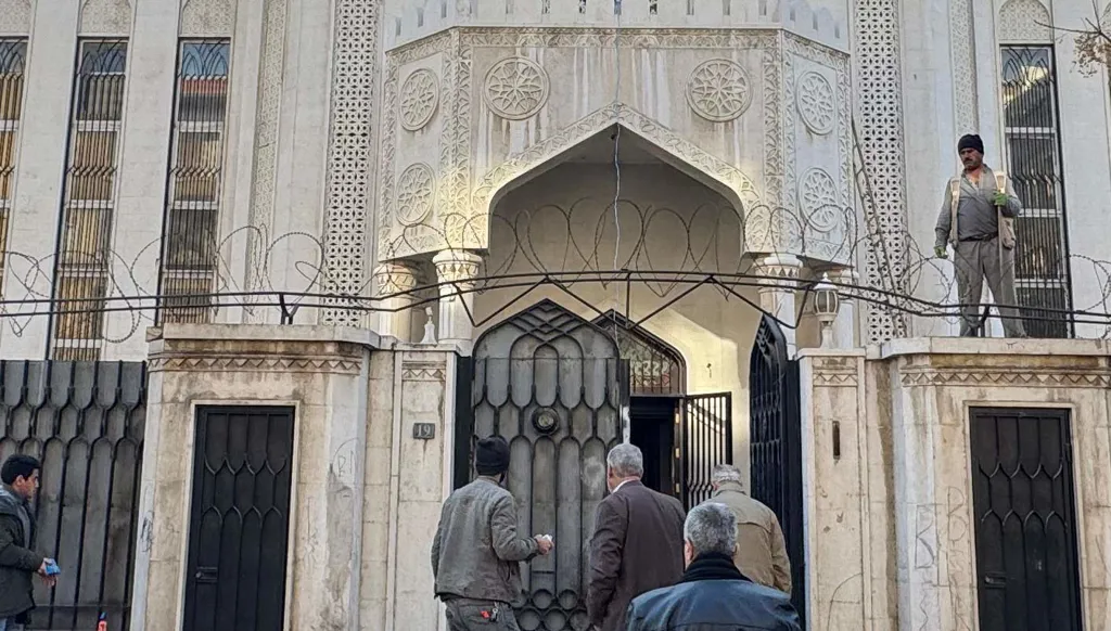 قطر تعيد فتح سفارتها في دمشق