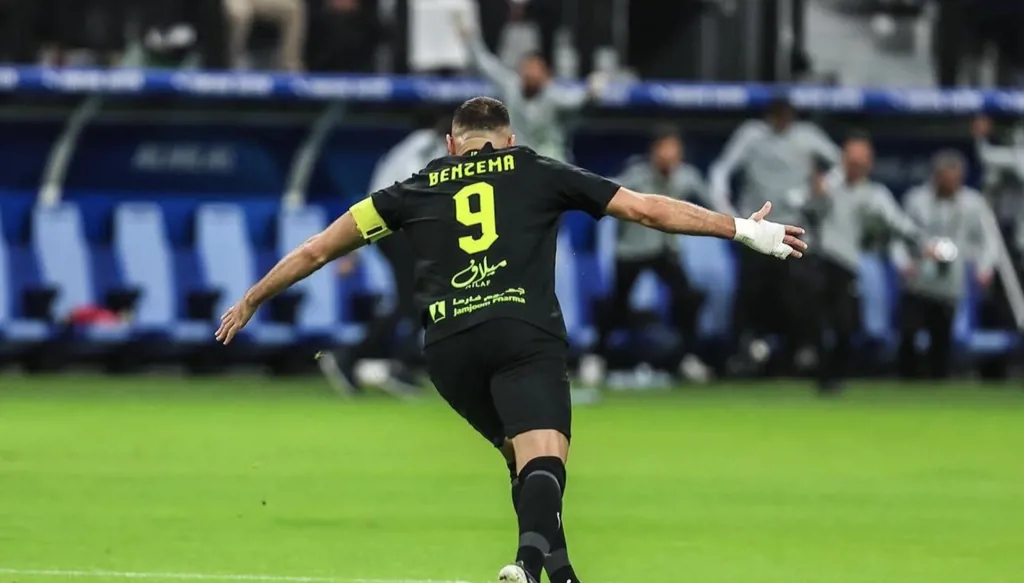 بنزيمة ينصح فينيسيوس ويلمح للعودة إلى ريال مدريد