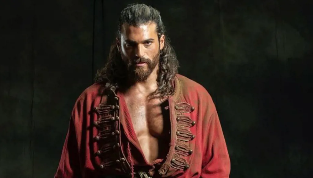 جان يامان يتصدّر بوستر مسلسل "ساندوكان" إلى جانب نجوم عالميين