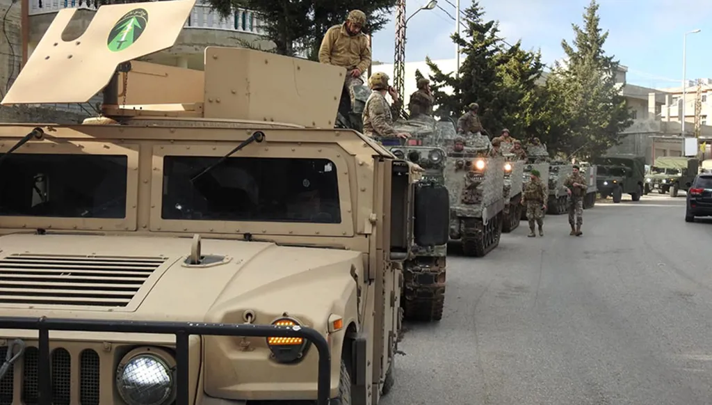 الجيش اللبناني: وحداتنا تتمركز في عين إبل ودبل ورميش وعيناتا في بنت جبيل بعد انسحاب العدو الإسرائيلي