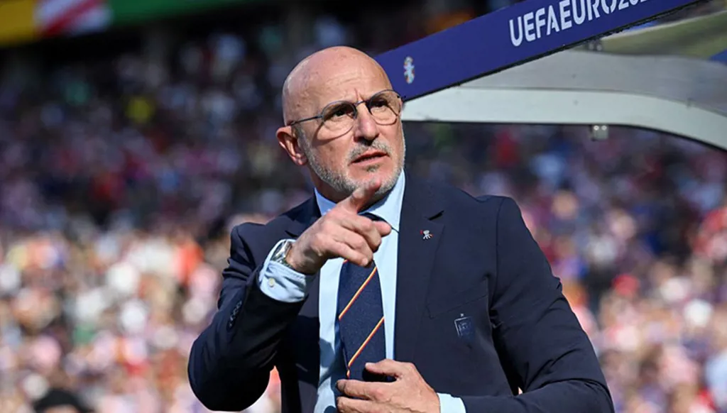 تمديد عقد مدرب المنتخب الإسباني لويس دي لا فوينتي