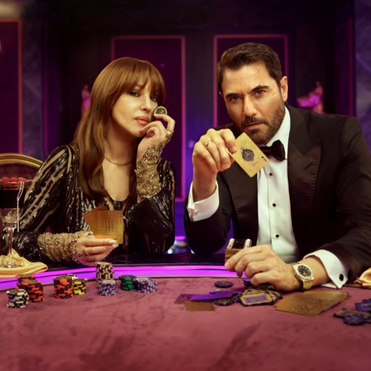 مونيكا بيلوتشي وأحمد عز في فيلم الكلاب السبعة (إنستغرام).