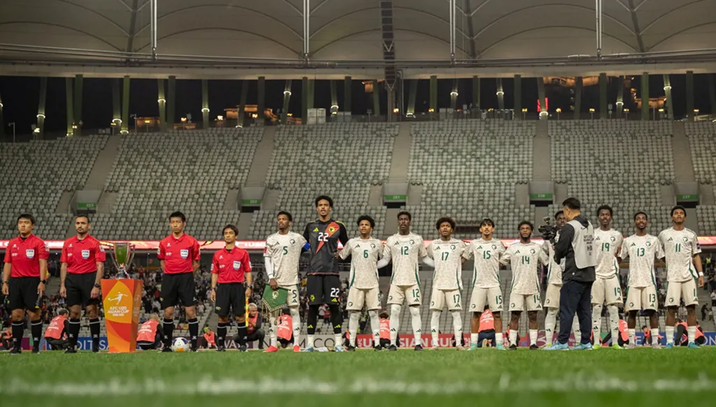 &#x62A;&#x639;&#x627;&#x62F;&#x644; &#x645;&#x62B;&#x64A;&#x631; &#x641;&#x64A; &#x627;&#x644;&#x634;&#x648;&#x637; &#x627;&#x644;&#x623;&#x648;&#x644; &#x628;&#x64A;&#x646; &#x627;&#x644;&#x633;&#x639;&#x648;&#x62F;&#x64A;&#x629; &#x648;&#x623;&#x633;&#x62A;&#x631;&#x627;&#x644;&#x64A;&#x627;.. &#x645;&#x646; &#x64A;&#x62D;&#x633;&#x645; &#x627;&#x644;&#x644;&#x642;&#x628;&#x61F; (&#x641;&#x64A;&#x62F;&#x64A;&#x648;)