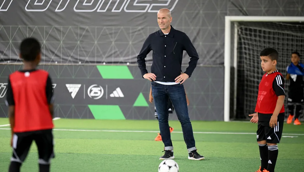 بعد رونالدو وإبراهيموفيتش... زيدان يدخل عالم البادل