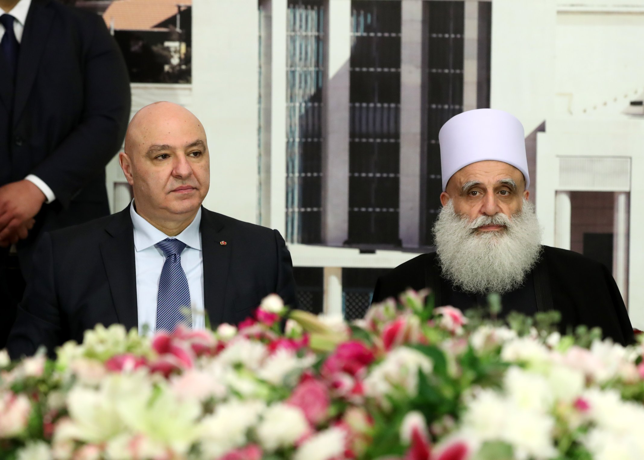 عون وأبي المنى.