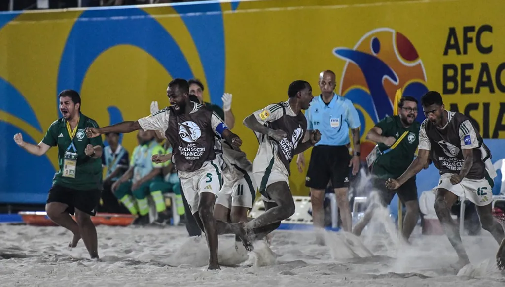 "أخضر الشاطئية" يقترب من العالمية... خطوة تفصله عن كأس العالم (صور)