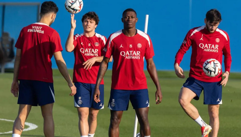 باريس سان جيرمان يواجه سانت إتيان في فرصة للتتويج باللقب