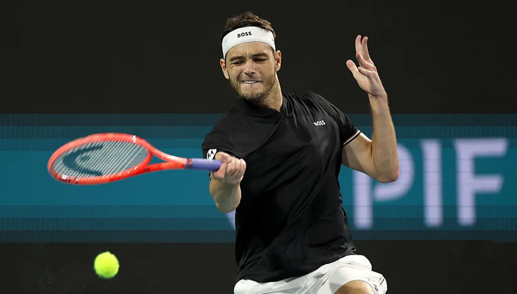 فريتز إلى ربع نهائي دورة جنيف بفوزه على هاليس